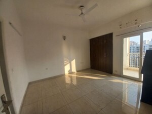 Room in 4 BHK Apartment at Sunshine Helios, Sector 78 – for Sale