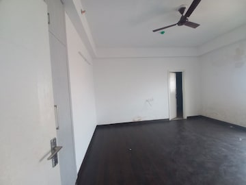 Room in 4 BHK Apartment at Sunshine Helios, Sector 78 – for Sale