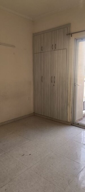 Room in 3 BHK Apartment at Dasnac The Jewel, Sector 75 – for Rent
