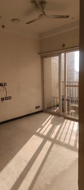 Room in 3 BHK Apartment at Dasnac The Jewel, Sector 75 – for Rent