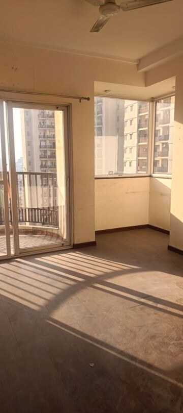 Room in 3 BHK Apartment at Dasnac The Jewel, Sector 75 – for Rent