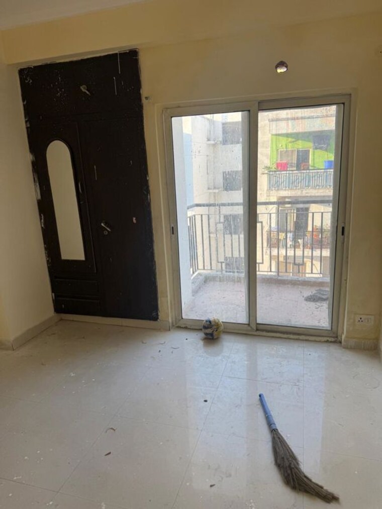 Room, amrapali-crystal-homes 3 Bedroom 1375 Sq.Ft. Apartment In Sector 76 Noida 9963103