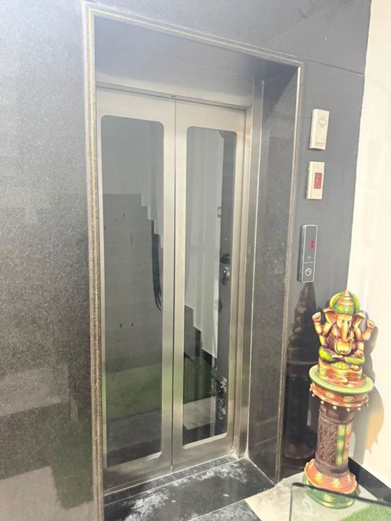 undefined, sector 48 6+ Bedroom 112 Sq.Mt. Independent House In Sector 48 Noida 9963102