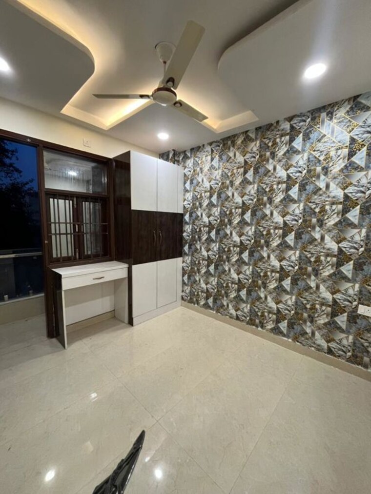 Bedroom, uttam nagar 3 Bedroom 110 Sq.Yd. Builder Floor In Uttam Nagar Delhi 9963105