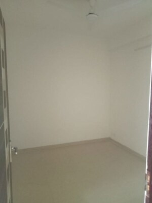 Room in 2 BHK Apartment at Gaur City 2 - 14th Avenue, Sector 16c Greater Noida – for Rent