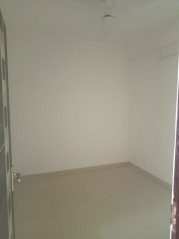 Room in 2 BHK Apartment at Gaur City 2 - 14th Avenue, Sector 16c Greater Noida – for Rent