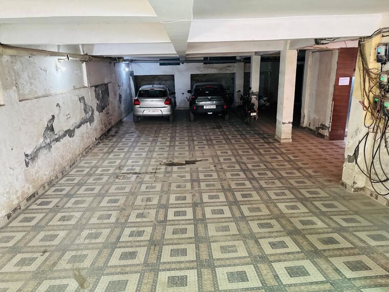 Parking, avantika colony 3 Bedroom 110 Sq.Yd. Builder Floor In Avantika Colony Ghaziabad 9963174