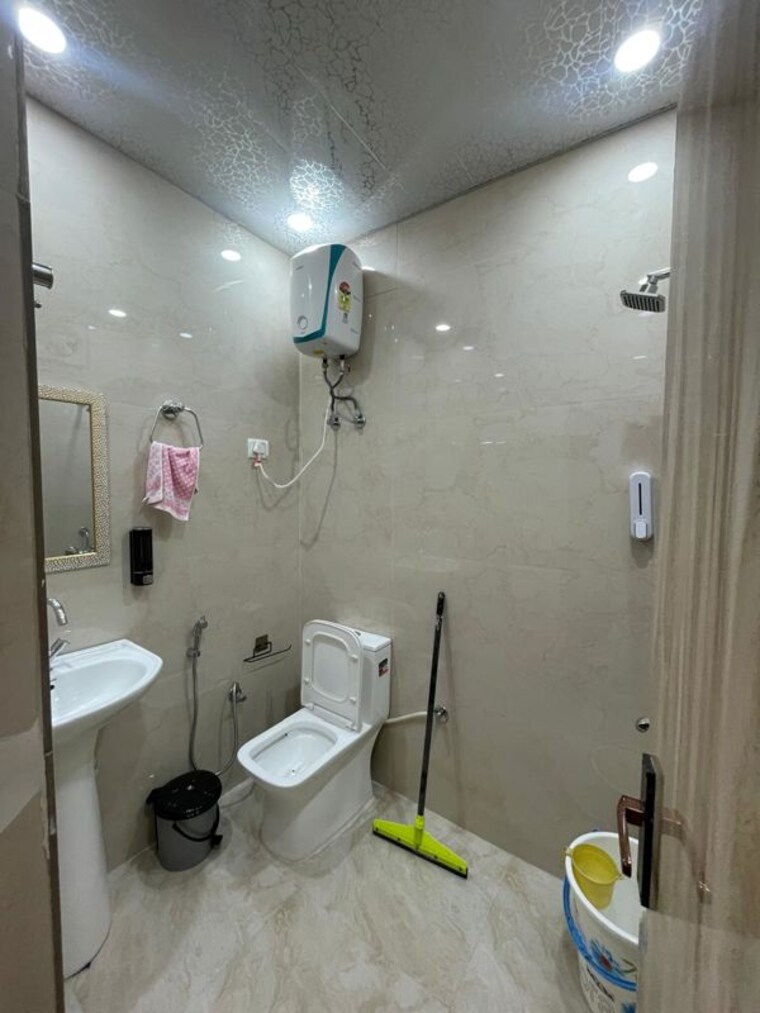 Bathroom, gyan khand i 2 Bedroom 900 Sq.Ft. Builder Floor In Gyan Khand I Ghaziabad 9963181