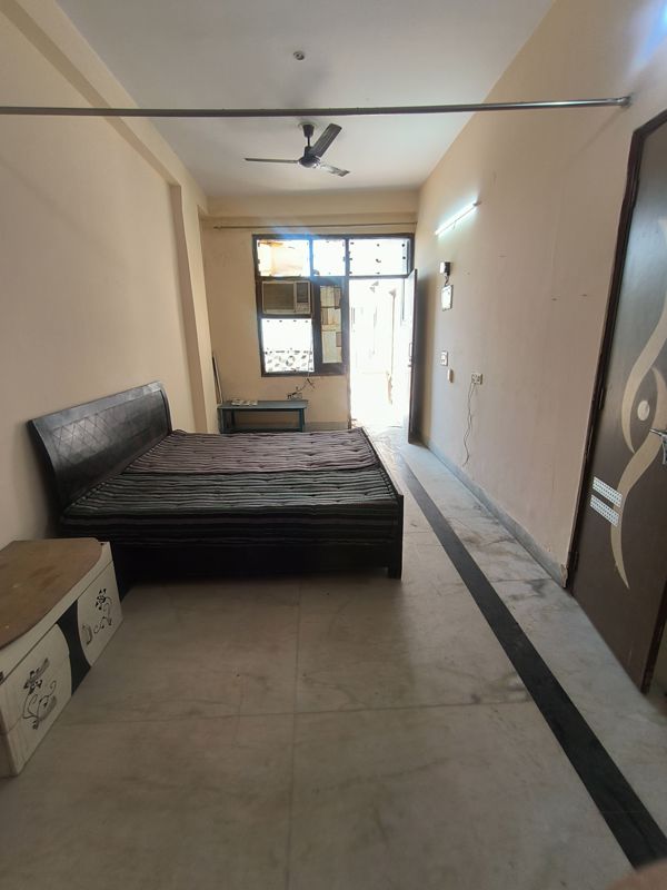 1 RkBuilder Floor For Rent in RWA Apartments Sector 50
