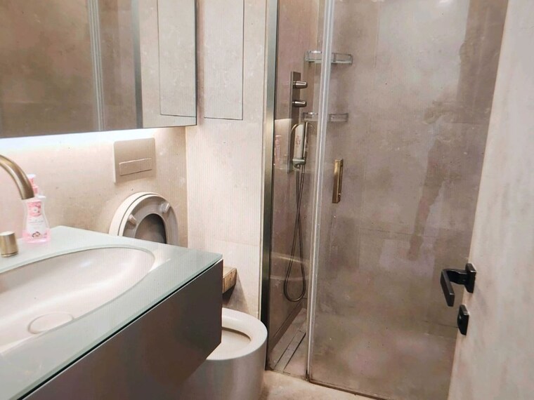 Bathroom, lodha-world-crest 3 Bedroom 1508 Sq.Ft. Apartment In Worli Mumbai 9963203