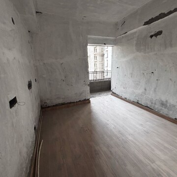 Room in 3.5 BHK Apartment at Jaypee Kasa Isles, Sector 129 – for Sale