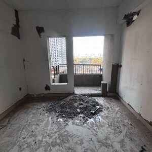 Room in 3.5 BHK Apartment at Jaypee Kasa Isles, Sector 129 – for Sale