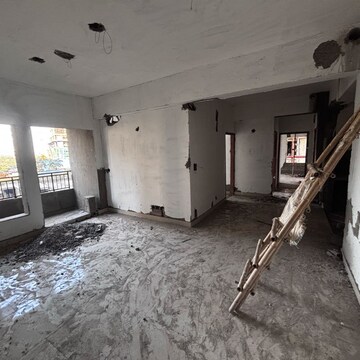 Room in 3.5 BHK Apartment at Jaypee Kasa Isles, Sector 129 – for Sale