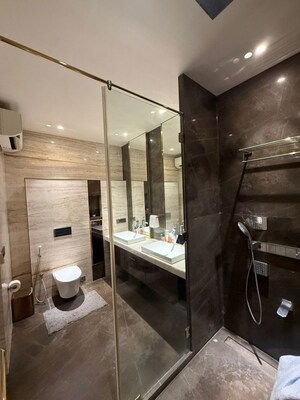 Attached Bathroom in 6 BHK Apartment at Andheri West – for Rent