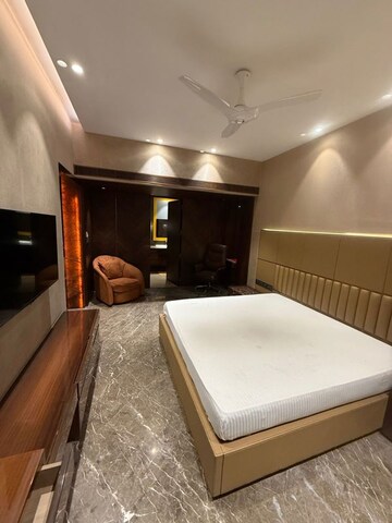 Bedroom in 6 BHK Apartment at Andheri West – for Rent