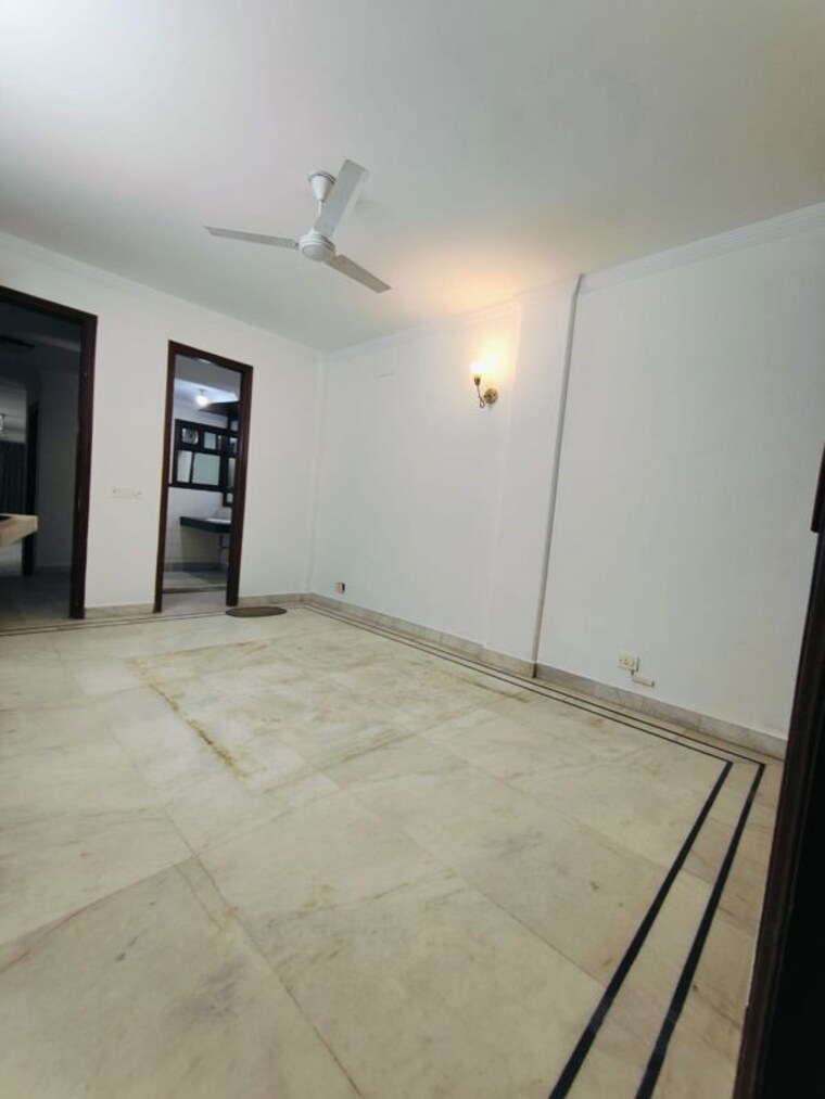 Room, shivalik colony 3 Bedroom 200 Sq.Yd. Builder Floor In Shivalik Colony Delhi 9963259