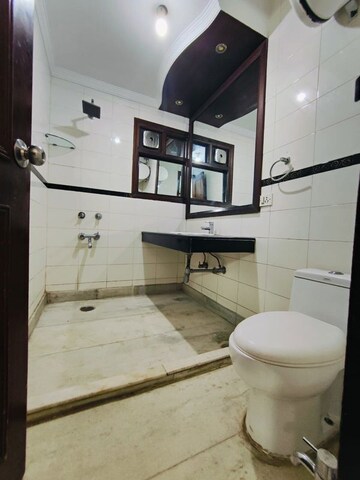 Kitchen in 3 BHK Builder Floor at Shivalik Colony – for Rent