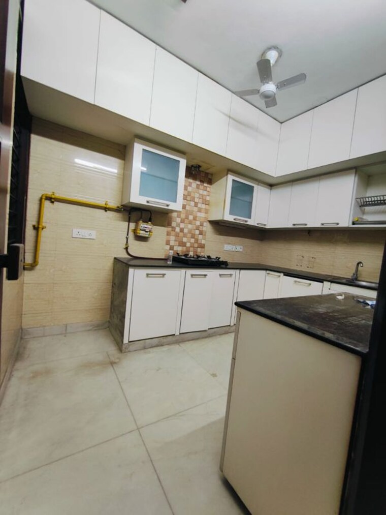 Kitchen, shivalik colony 3 Bedroom 200 Sq.Yd. Builder Floor In Shivalik Colony Delhi 9963259