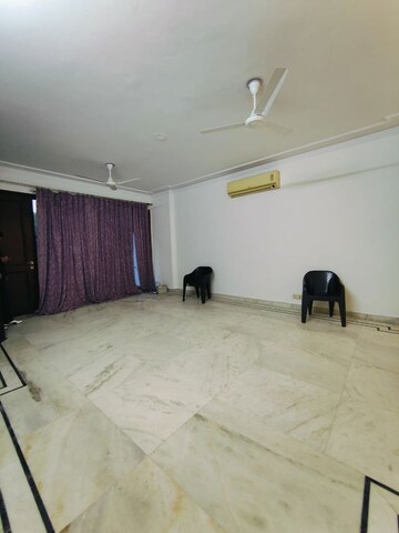 Room in 3 BHK Builder Floor at Shivalik Colony – for Rent