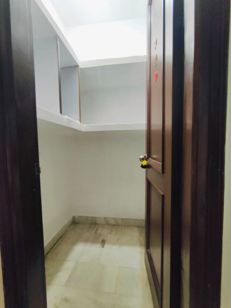 Bathroom, shivalik colony 3 Bedroom 200 Sq.Yd. Builder Floor In Shivalik Colony Delhi 9963259