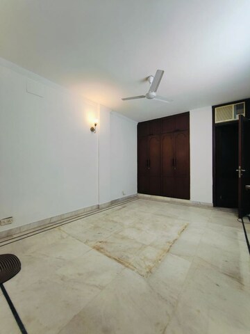 Room in 3 BHK Builder Floor at Shivalik Colony – for Rent