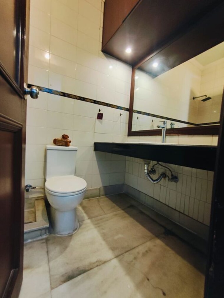 Kitchen, shivalik colony 3 Bedroom 200 Sq.Yd. Builder Floor In Shivalik Colony Delhi 9963259