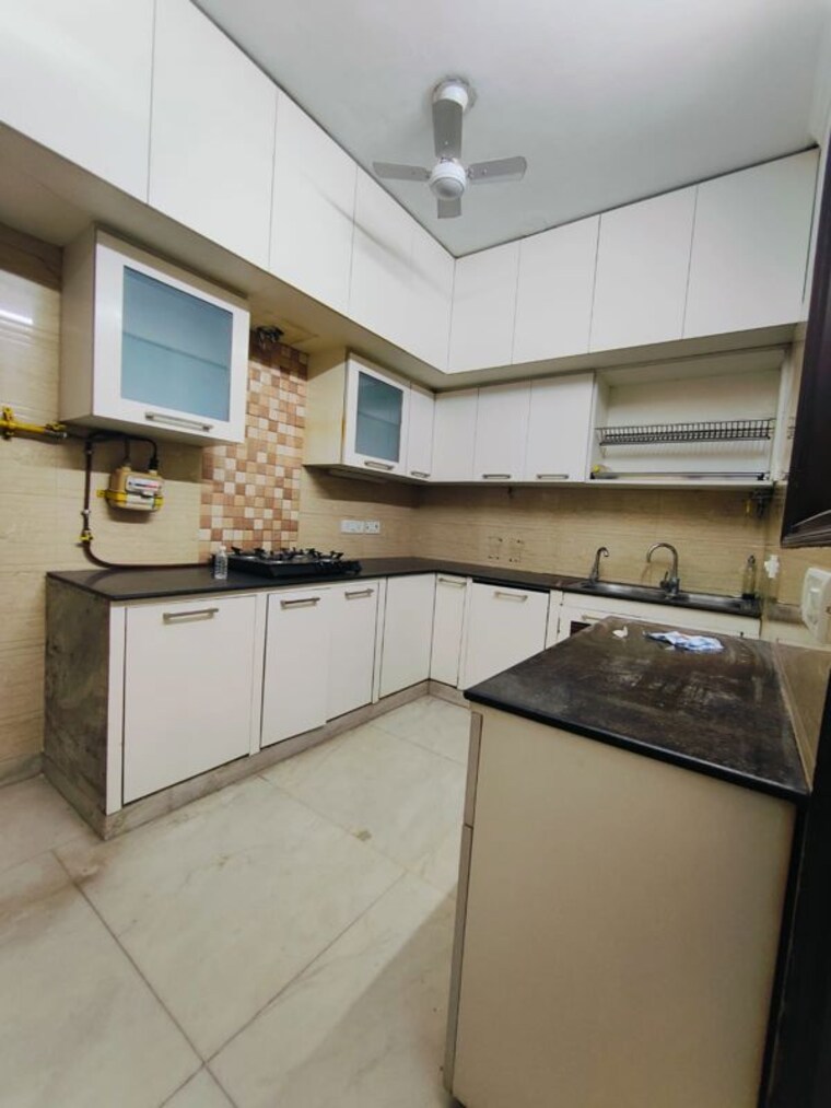 Kitchen, shivalik colony 3 Bedroom 200 Sq.Yd. Builder Floor In Shivalik Colony Delhi 9963259