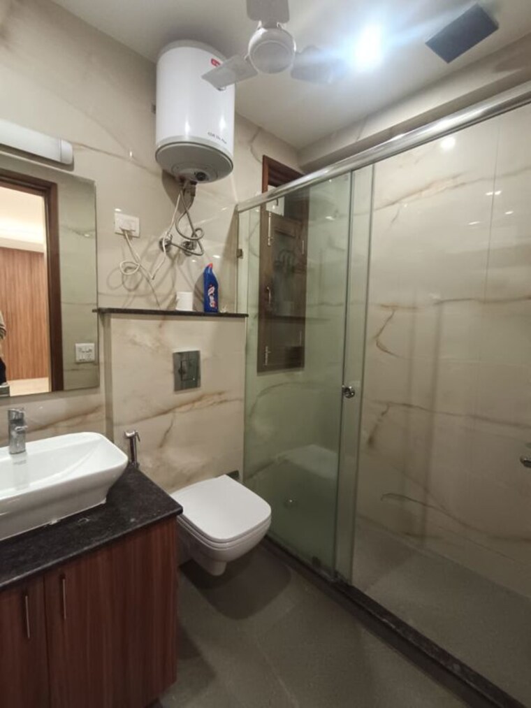 Bathroom, greater kailash i 3 Bedroom 208 Sq.Yd. Builder Floor In Greater Kailash I Delhi 9963274