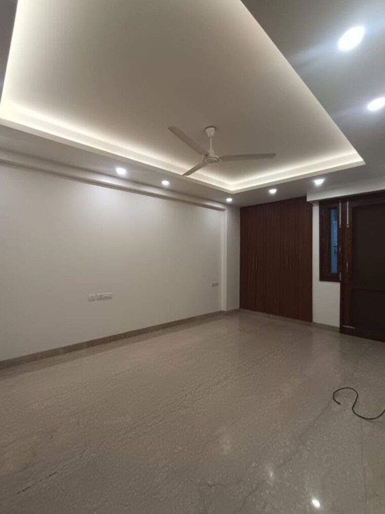 Room, greater kailash i 3 Bedroom 208 Sq.Yd. Builder Floor In Greater Kailash I Delhi 9963274