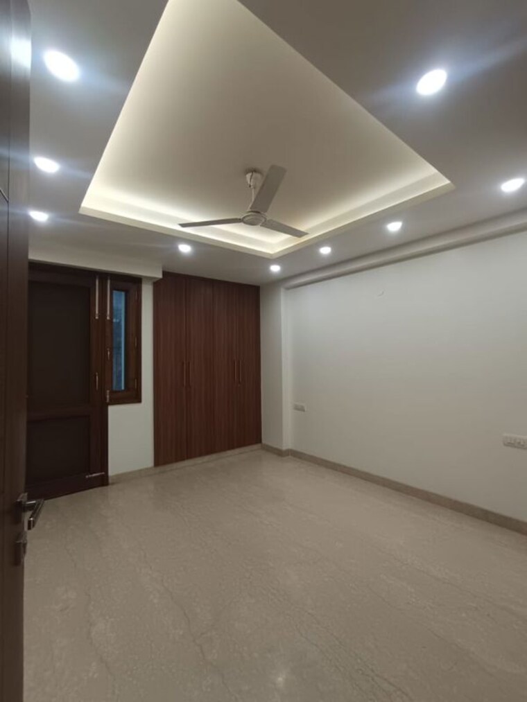 Room, greater kailash i 3 Bedroom 208 Sq.Yd. Builder Floor In Greater Kailash I Delhi 9963274