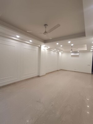 Room in 3 BHK Builder Floor at Greater Kailash I – for Rent