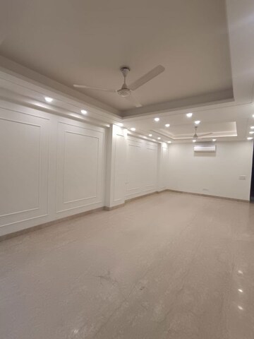 Room in 3 BHK Builder Floor at Greater Kailash I – for Rent