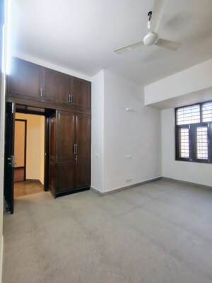 Room in 3 BHK Builder Floor at Greater Kailash ii – for Rent