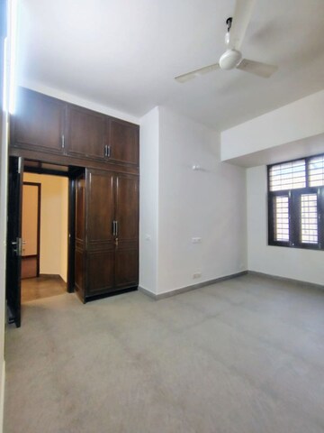 Room in 3 BHK Builder Floor at Greater Kailash ii – for Rent