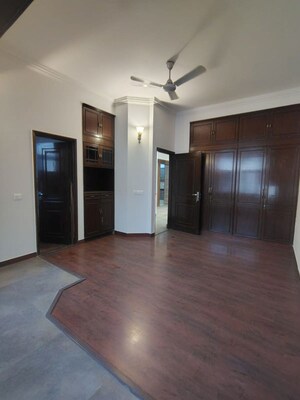 Room in 3 BHK Builder Floor at Greater Kailash ii – for Rent