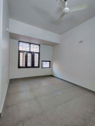 Room in 3 BHK Builder Floor at Greater Kailash ii – for Rent