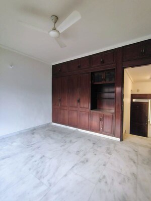 Room in 3 BHK Builder Floor at Greater Kailash ii – for Rent