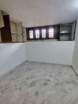 Room in 3 BHK Builder Floor at Greater Kailash ii – for Rent