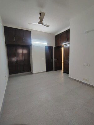 Room in 3 BHK Builder Floor at Greater Kailash ii – for Rent