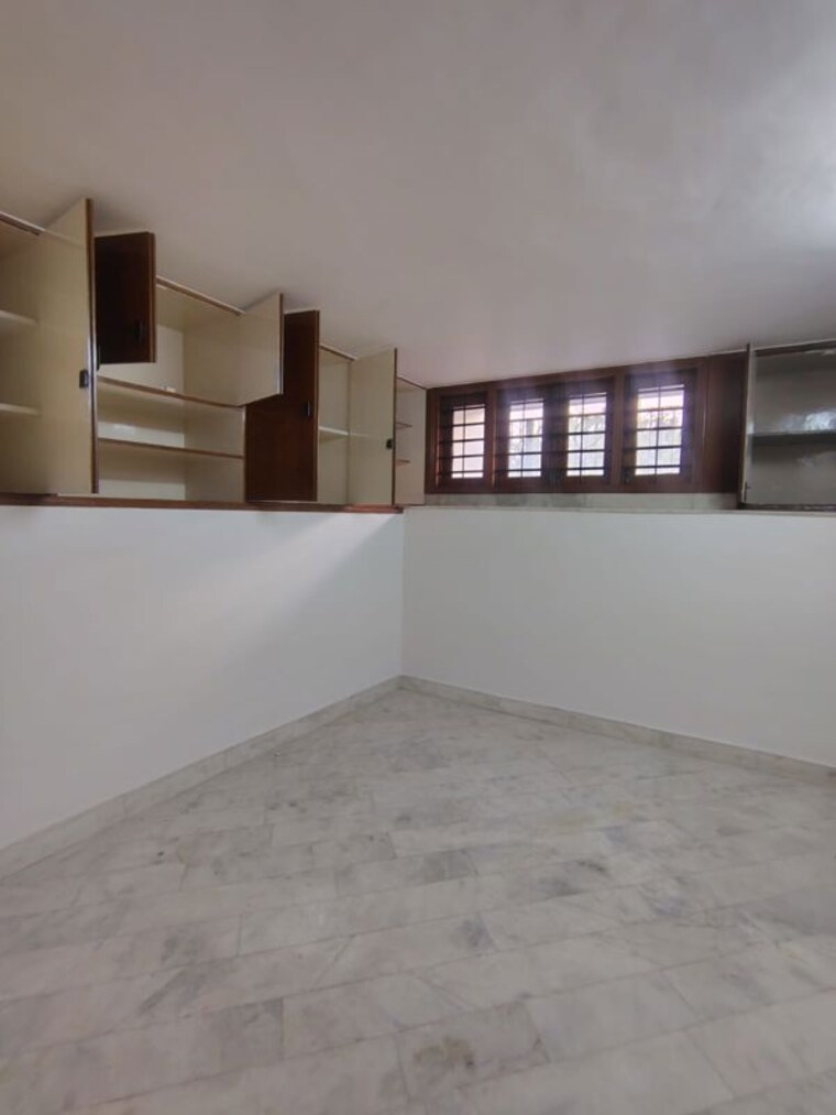 Room, greater kailash ii 3 Bedroom 250 Sq.Yd. Builder Floor In Greater Kailash ii Delhi 9963312