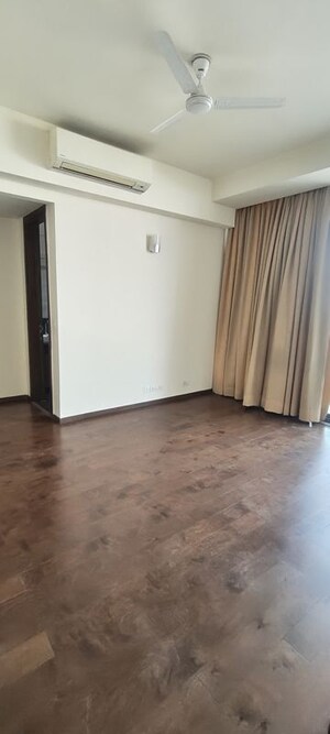 Room in 4 BHK Apartment at M3M Golf Estate, Sector 65 – for Sale