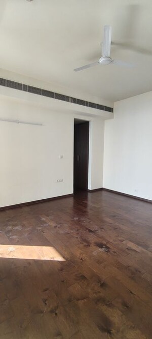 Room in 4 BHK Apartment at M3M Golf Estate, Sector 65 – for Sale