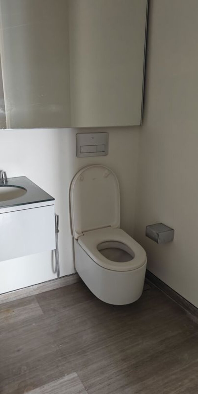 Bathroom, lodha-world-crest 3 Bedroom 1508 Sq.Ft. Apartment In Worli Mumbai 9963311