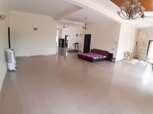 Room in 5 BHK Villa at Sector 26 – for Sale