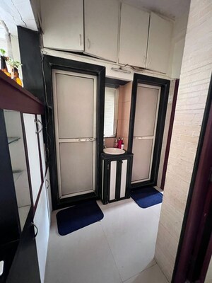 Room in 1 BHK Apartment at Andheri West – for Rent