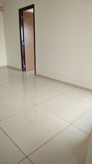 Room in 2 BHK Apartment at Sheth Auris Bliss, Malad West – for Sale