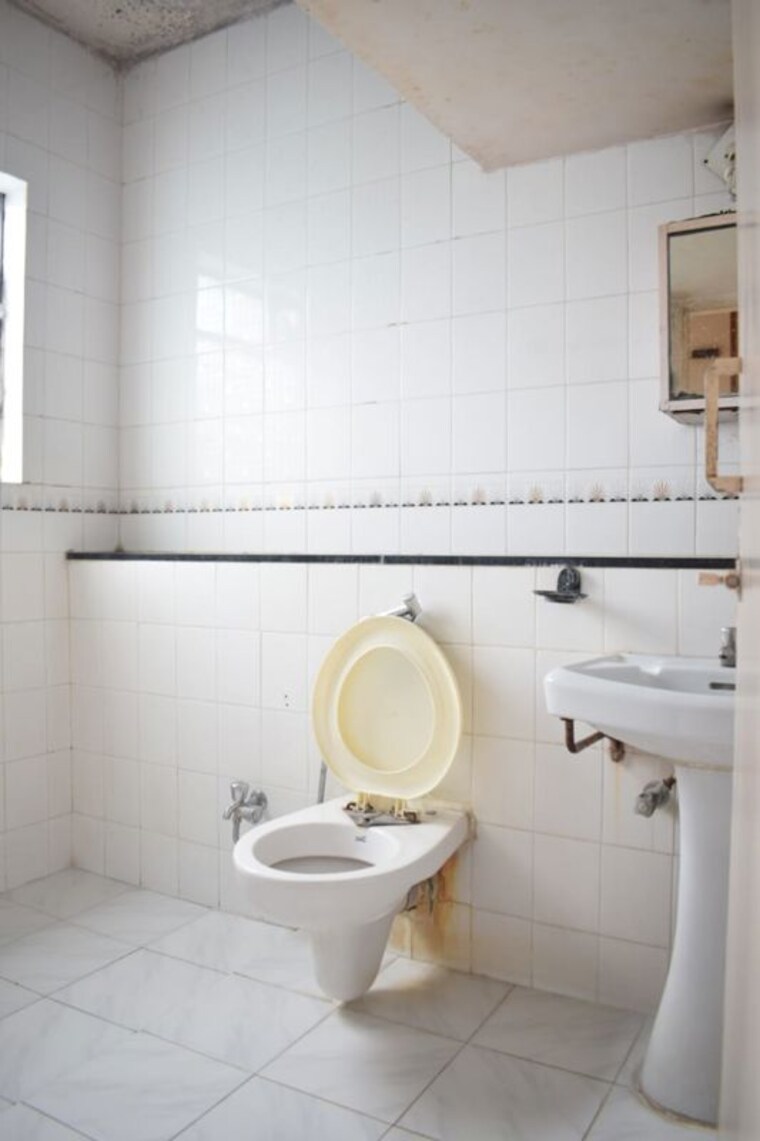 Bathroom, mahalaxmi-nagar-chs 2 Bedroom 857 Sq.Ft. Apartment In Warje Pune 9963352