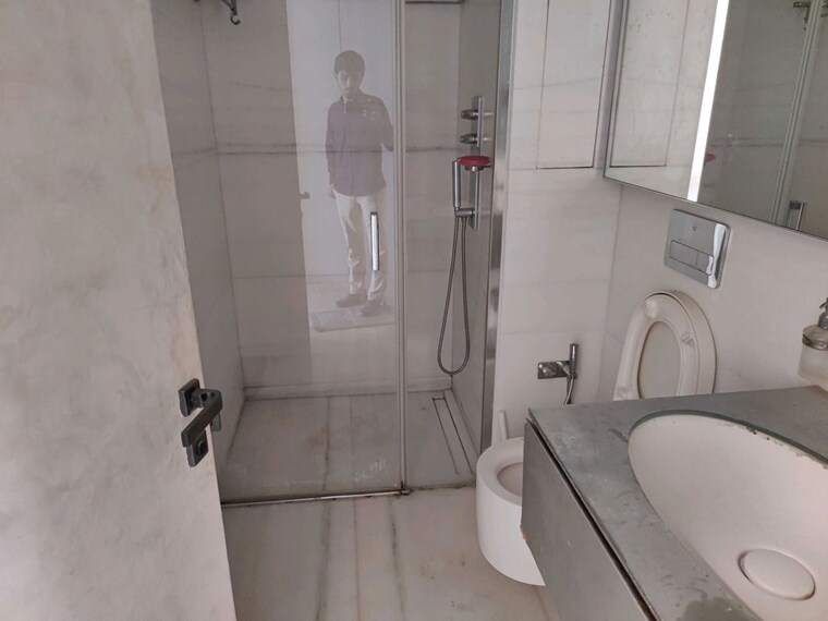 Bathroom, lodha-world-crest 4 Bedroom 1791 Sq.Ft. Apartment In Worli Mumbai 9963358
