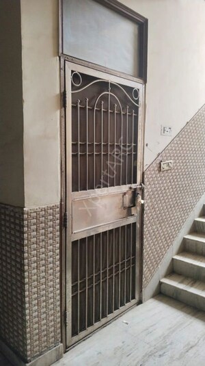 Balcony in 1 BHK Builder Floor at DLF Dilshad Plaza, Shalimar Garden – for Sale