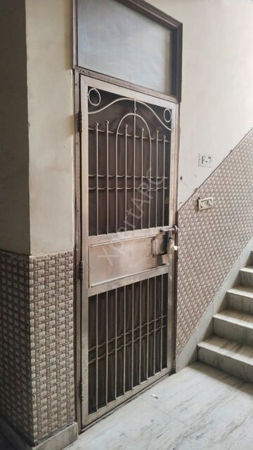 Balcony in 1 BHK Builder Floor at DLF Dilshad Plaza, Shalimar Garden – for Sale